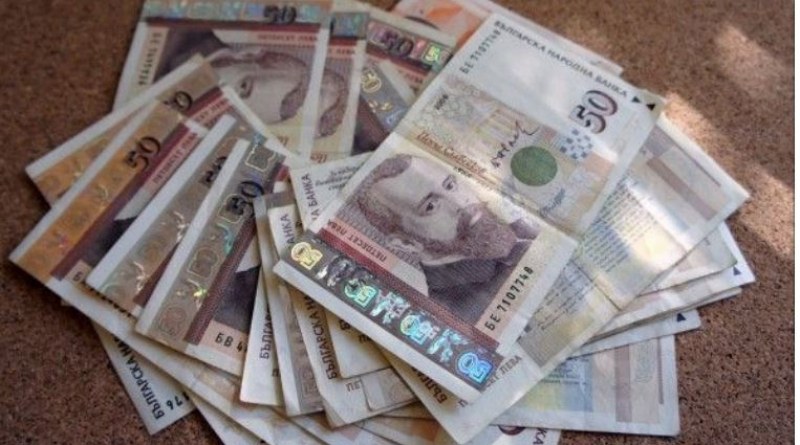 Мним застраховател измами старец с близо 4 бона