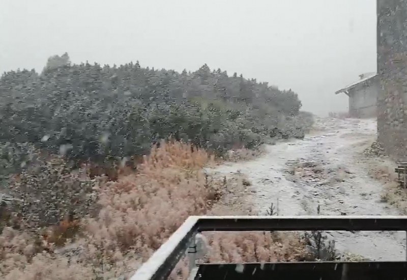 Сняг вали на Пирин ВИДЕО