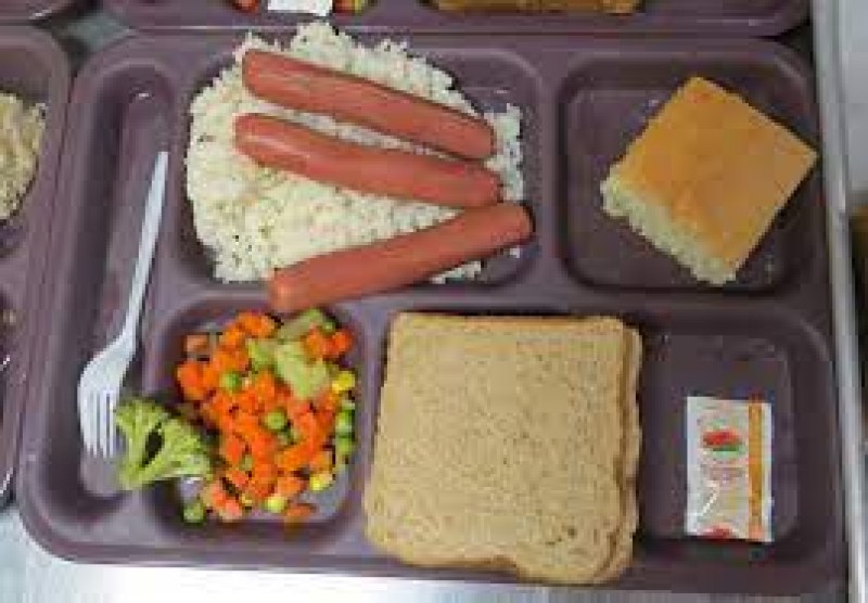Какво ядат затворниците и какво болните, а какво е менюто в училищната столова