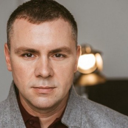 Ицо Хазарта влиза в