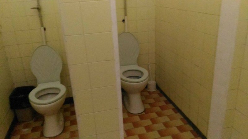 Първокласник обърка тоалетните. Кака го преби и прати в кома – 5 дни