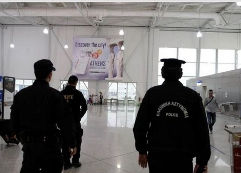 Млад българин опита да се самоубие на летище в Гърция