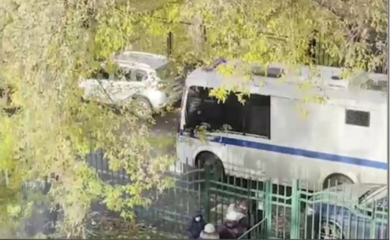 Стрелба до училище в Москва ВИДЕО
