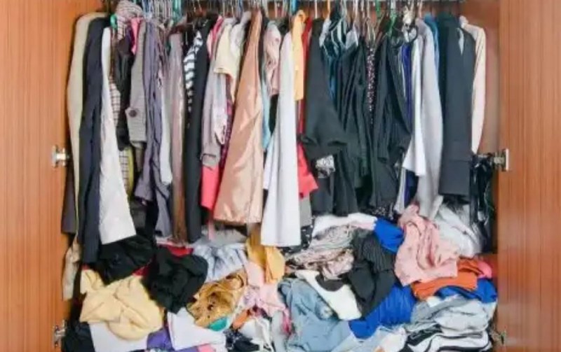 Време е да вадим зимните дрехи. Как да подредим гардероба си функционално?