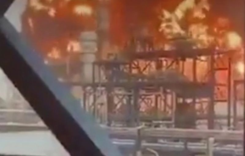 Мощна експлозия в химически завод! Има изчезнал човек ВИДЕО