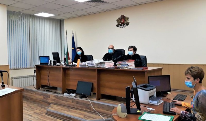 Оставиха в ареста мъж и жена, обвинени за пране на пари в колосални размери