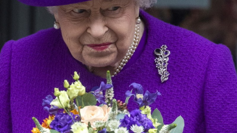 Край! На 95 г. кралица Елизабет II отказва пиенето