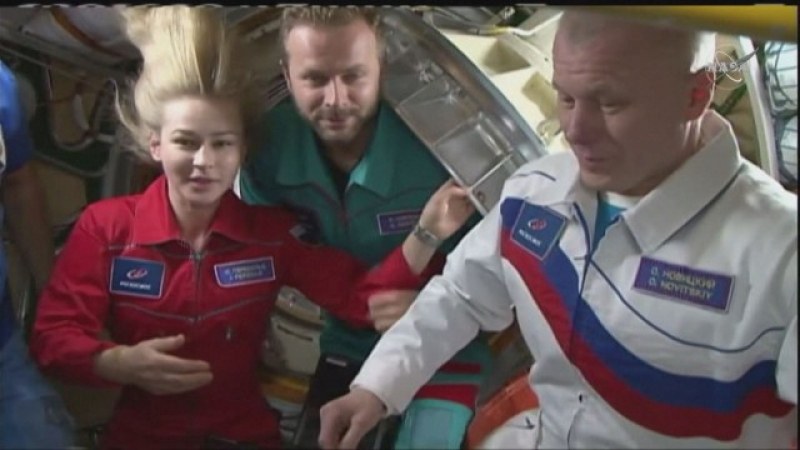 Руските актьори космонавти се наснимаха – 12 дни. Върнаха се на Земята