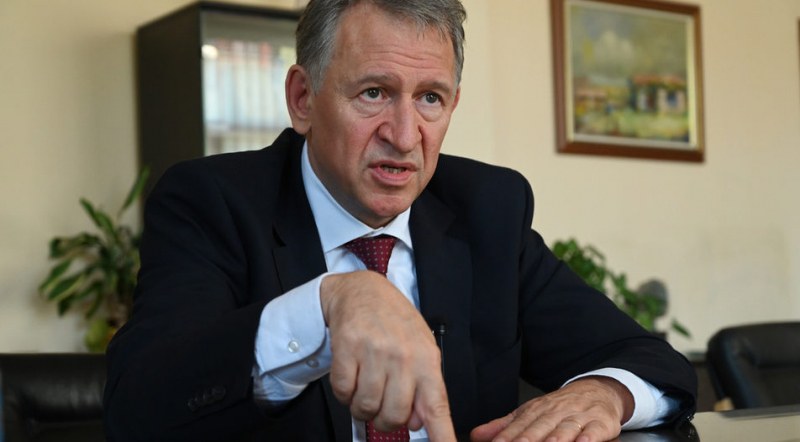 На този етап вечерен час и тотален локдаун няма да се налагат