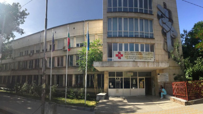 Силен дим от COVID отделение на болница в София