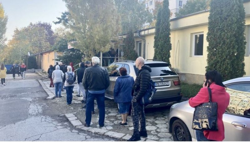 Ковид сертификатите стресираха софиянци, редят се на опашки за ваксина СНИМКА