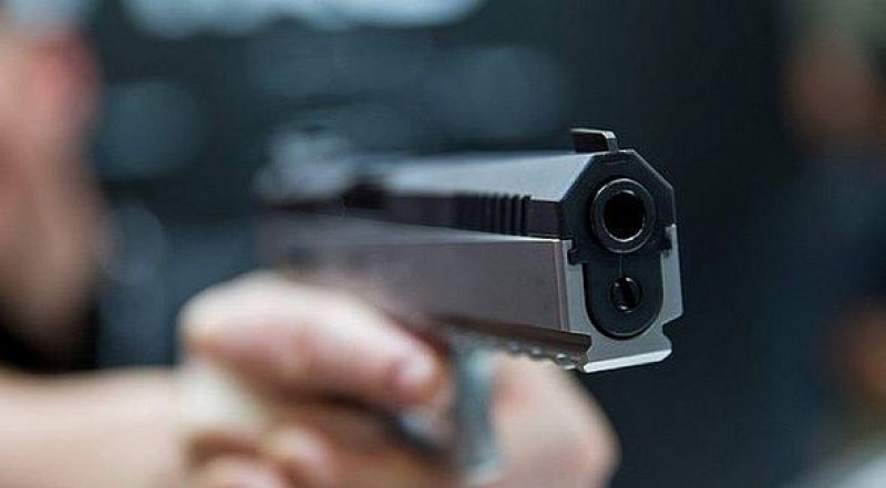 Мъж се самопростреля в дома си