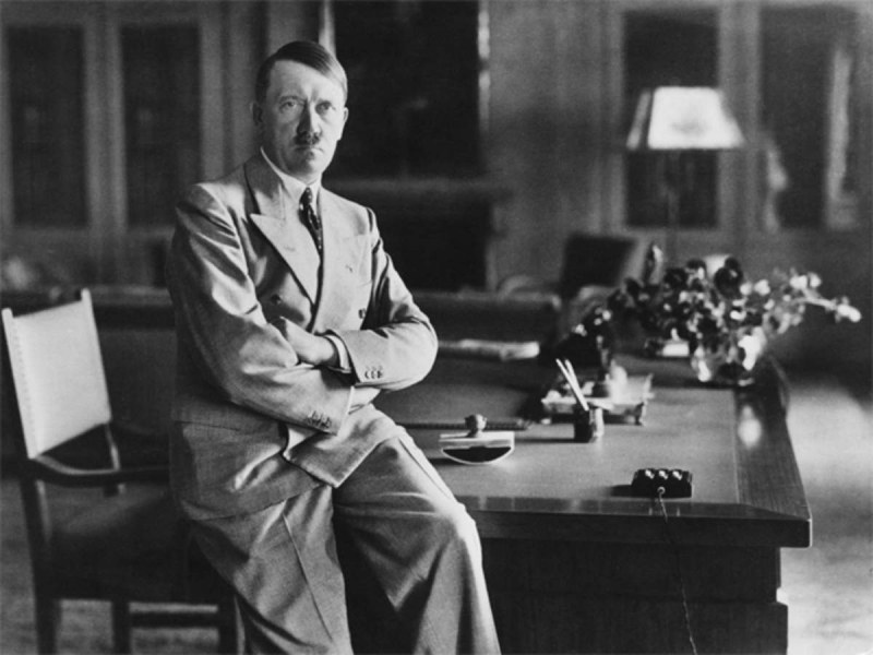 Нелепо: Адолф Хитлер има издаден зелен сертификат, оказа се валиден СНИМКА