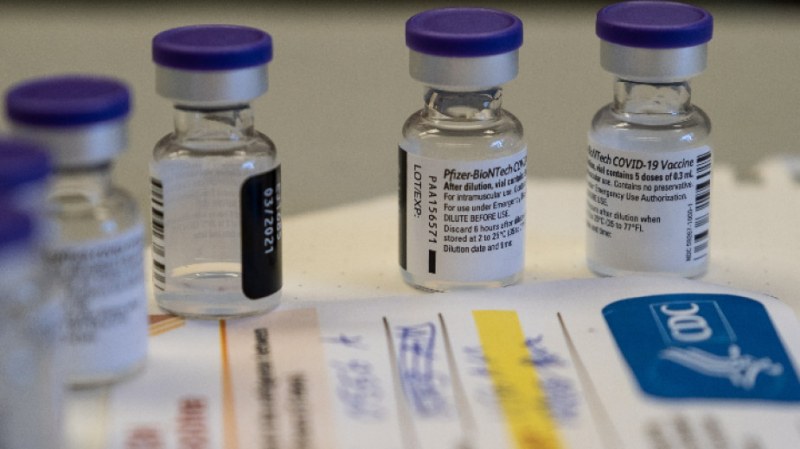 Поставят четвърта доза ваксина срещу ковид