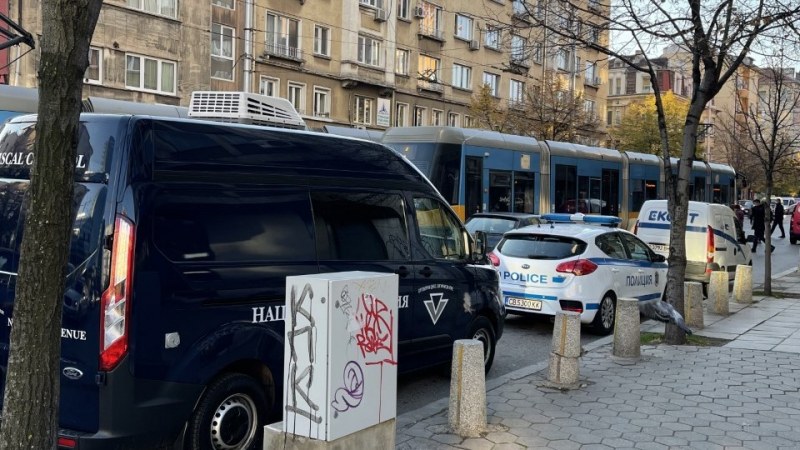 МВР и НАП нахлуха в сградата на АПИ
