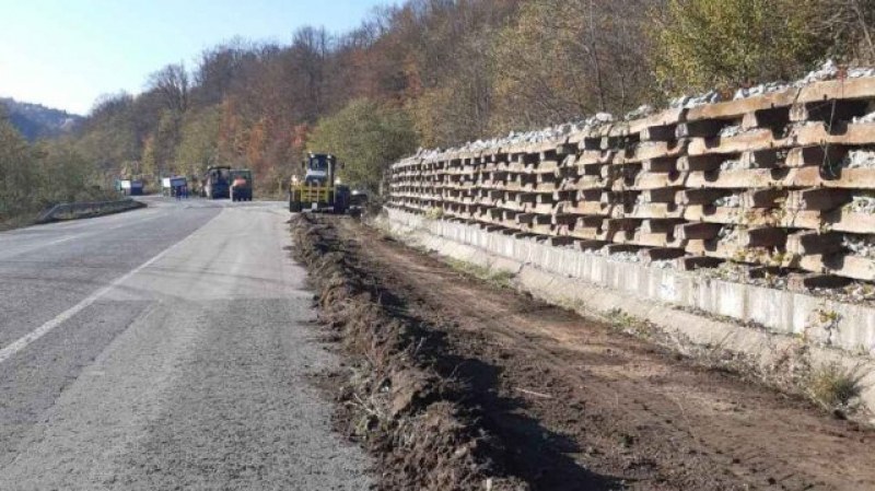 Пък АПИ се оправда с дъжда и удължи ремонта на Хаинбоаз. Вижте до кога!