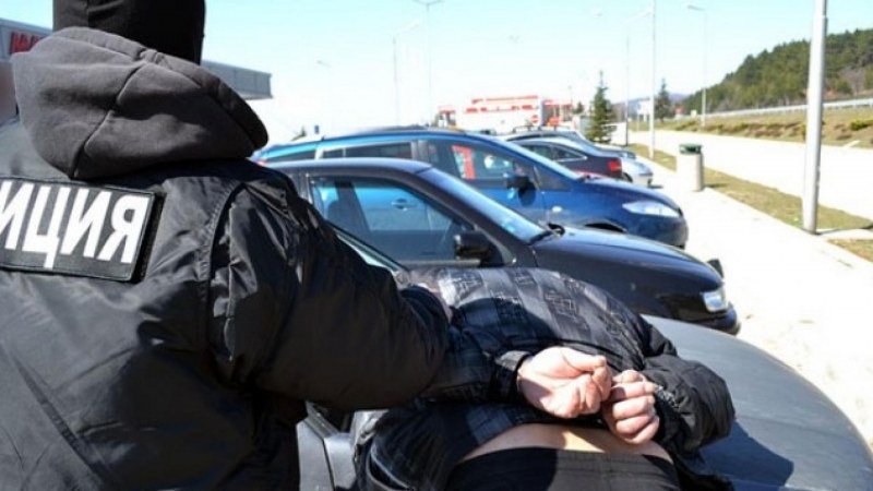Таксиджия сви портфейл на минувач и пое за чужбина. Но карък, спипаха го!