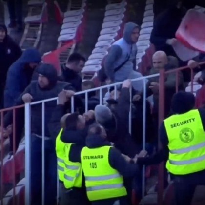 Зверско меле между фенове на ЦСКА и Локо Пд преди мача