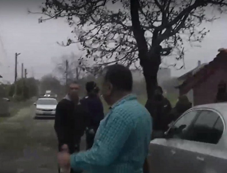 Полиция нахлу и в русенска ромска махала. Търсят продавачи на вот
