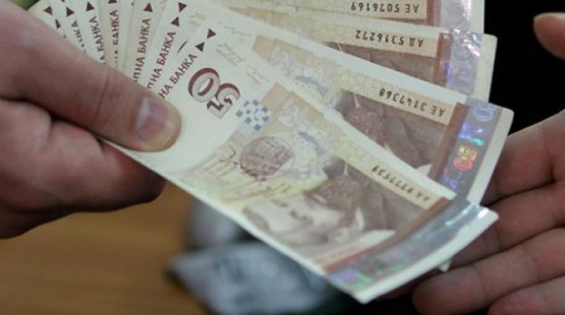Имаме ли право на шест заплати при пенсиониране, ако сме били уволнени