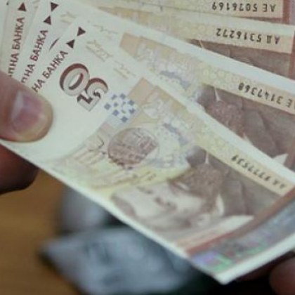 Имаме ли право на шест заплати при пенсиониране, ако сме били уволнени