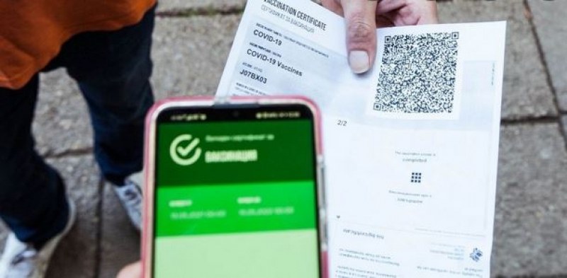 Обсъждат въвеждането на "зелен сертификат" и за антитела