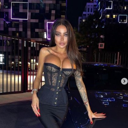 Украинската Ким Кардашиян разтуптя мъжките сърца СНИМКИ 18+