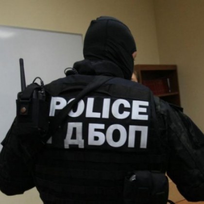 Задържаният служител на ГДБОП дал пари назаем на дилър! После го пребил