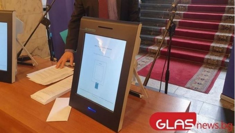 Прокуратурата разследва неправомерни действия на полицаи при склада с машините за вота