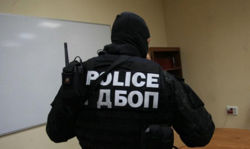 Задържаният служител на ГДБОП дал пари назаем на дилър! После го пребил