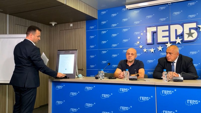 ГЕРБ показа как може да се гласува повече от един път на една машина