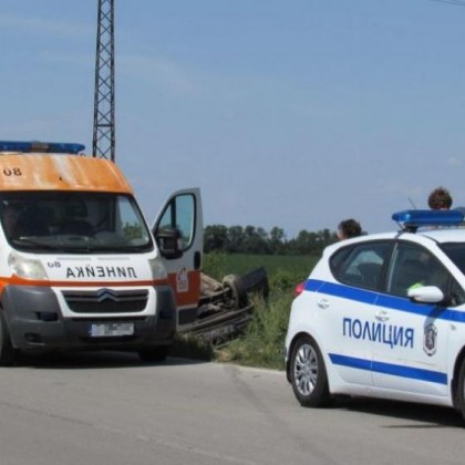 Кола и камион се удариха челно, загинаха две момчета на 15 и 19 г