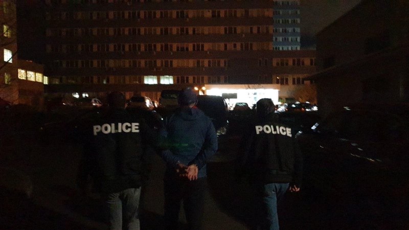 Белезници на българин, издирван в Австрия за интернет измами за €10 млн.