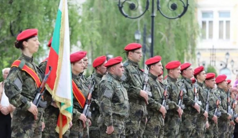 Криза за кадрови войници: МО ги издирва и им дава минимум 1000 лева