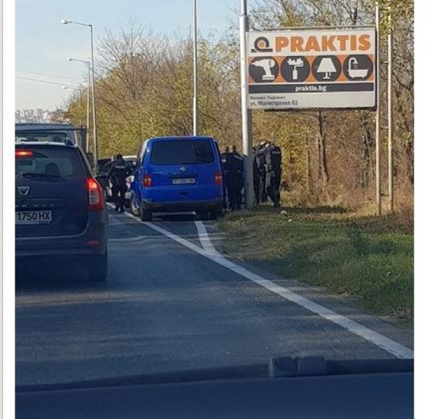 Полицаи гониха лек автомобил, оказа се пълен с дрога! СНИМКА