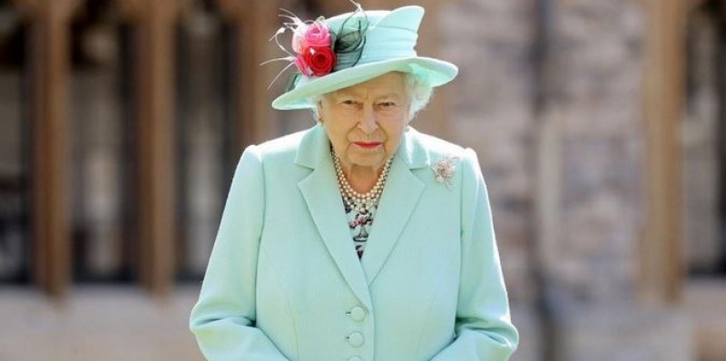 Елизабет II качва гостите си на кантар, за да спази етикета?