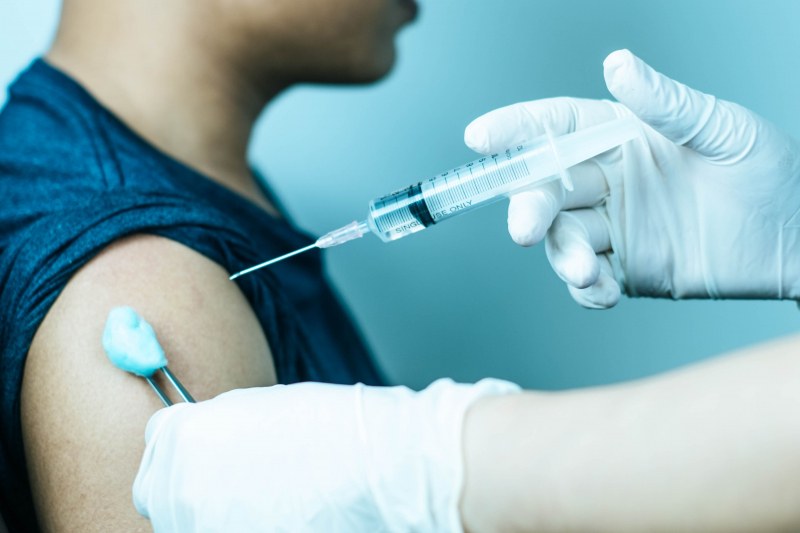 Носят ли съдебна отговорност лекарите и сестрите, които ни ваксинират?