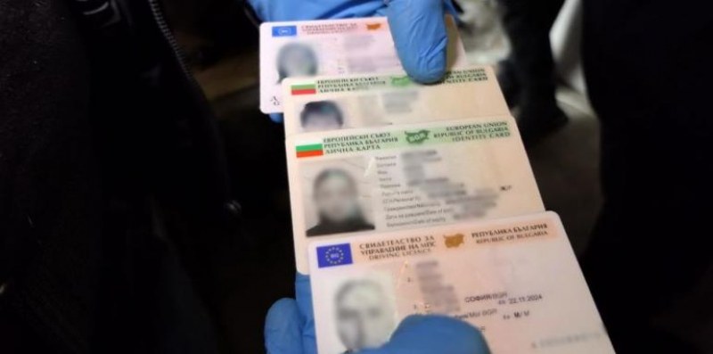 Турци с фалшиви BG паспорти спипани в Румъния, броили за тях по €5000