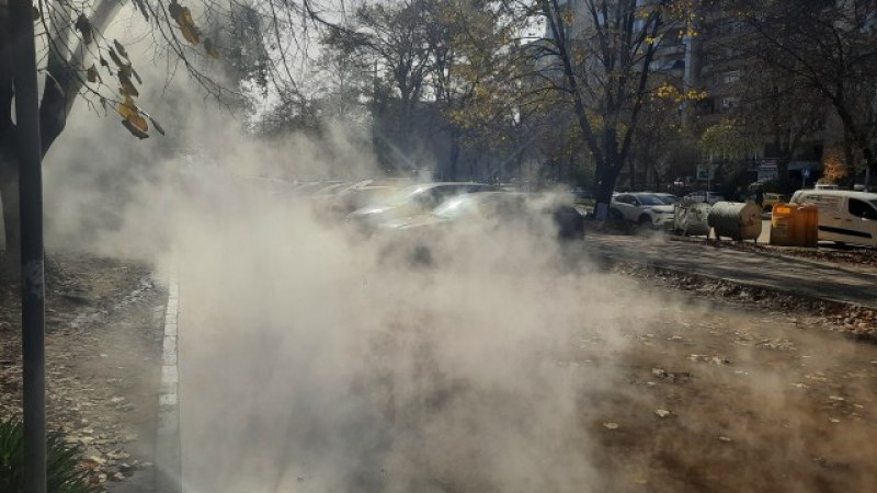 Улична сауна в Пловдив: Хиляди литри гореща вода заляха две улици
