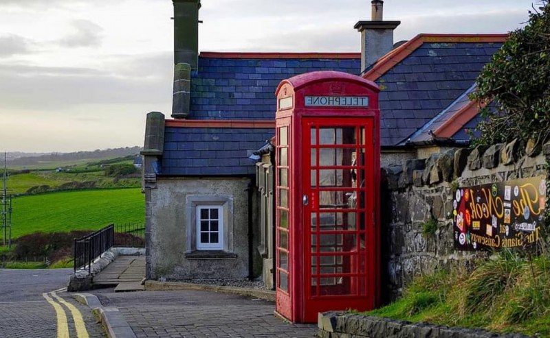 Защо Великобритания поддържа хиляди червени телефонни кабини?