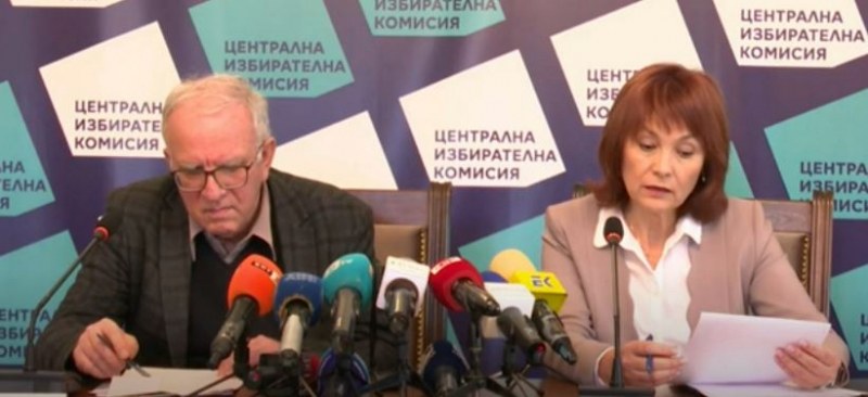 Получени са 32 сигнала за нарушения, в 32 секции се гласува с бюлетини