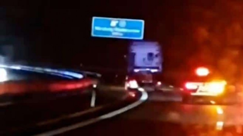 Неуправляван камион измина 30 км по магистрала СНИМКИ