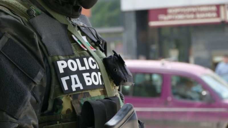 Спипаха банда таксиджии за трафик на мигранти – петима са в ареста