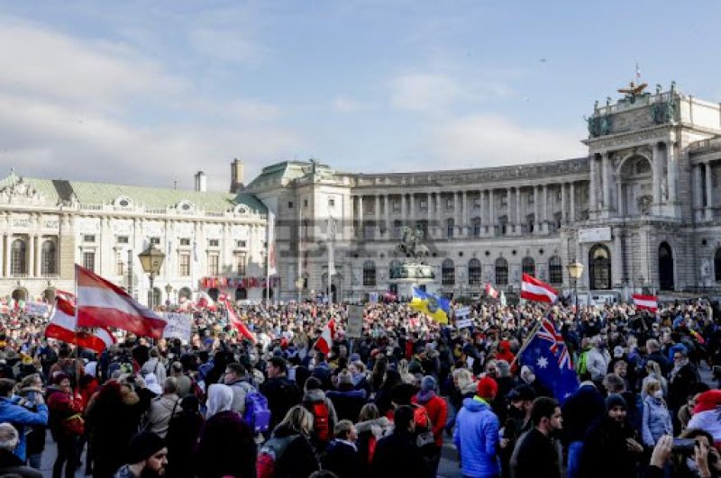 Полицията във Виена накрак! Най-малко 15 000 излизат утре срещу локдауна