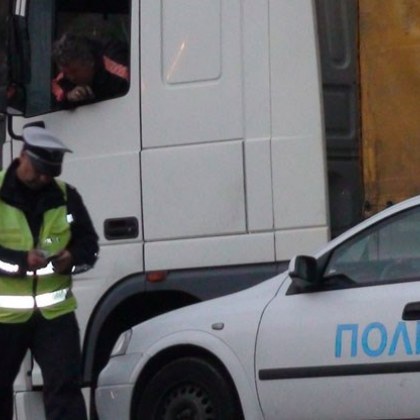 Пиян турски тираджия с белезници в Русе. Бутнал €40 подкуп на катаджии