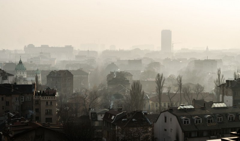 София, Русе, Търново и Бургас осъмнаха в гъсти мъгли. От мръсния въздух е!