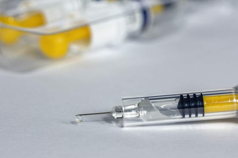 МЗ отчете: Близо 20% от новите 2569 ковид случая са на ваксинирани българи