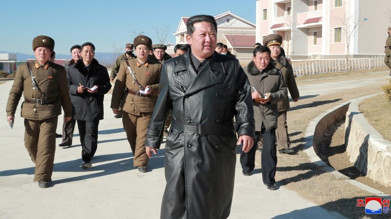 Никой не може да е като Ким. Кожените якета - само за комуническия елит на КНДР