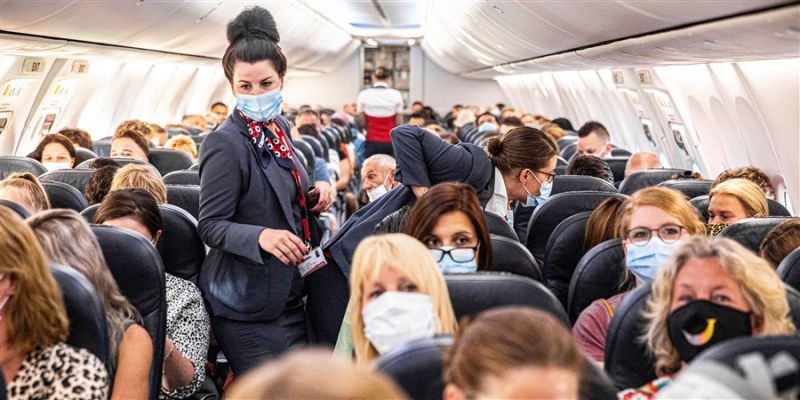 Два самолета от ЮАР до Нидерландия – 600 души, 62-ма с вируса. Има ли с Омикрон?