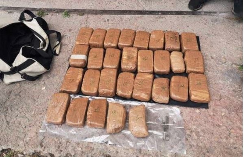 Нашенци опитаха да изнесат 63 килограма дрога през границата, арестуваха петима